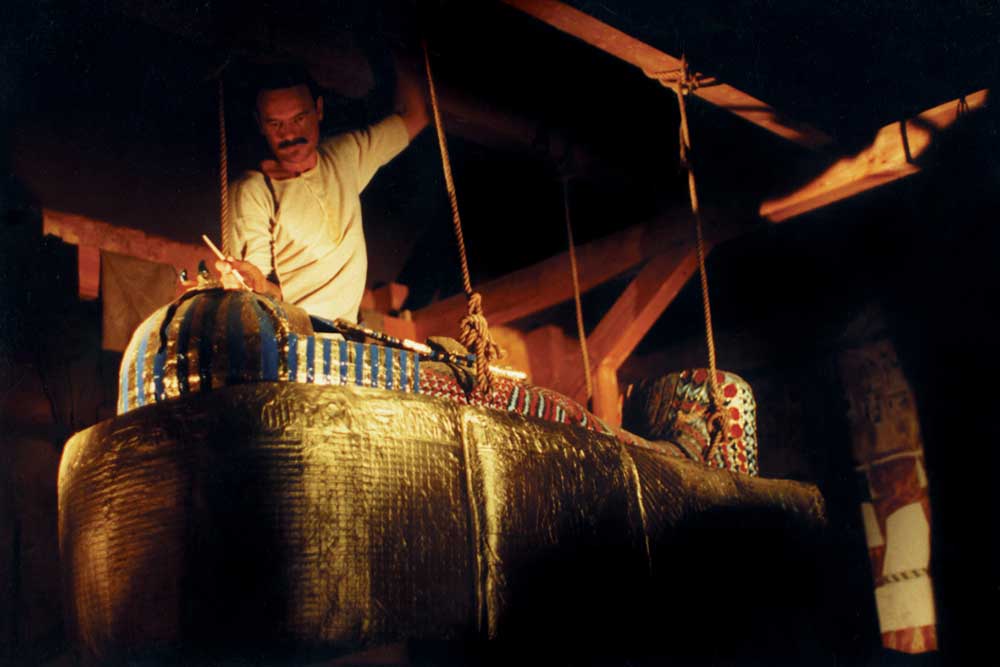 Uneathing Tutankhamun's mummy - The Tutankhamun Exhibition